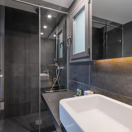 Flateli Canalejas Apartment Girona